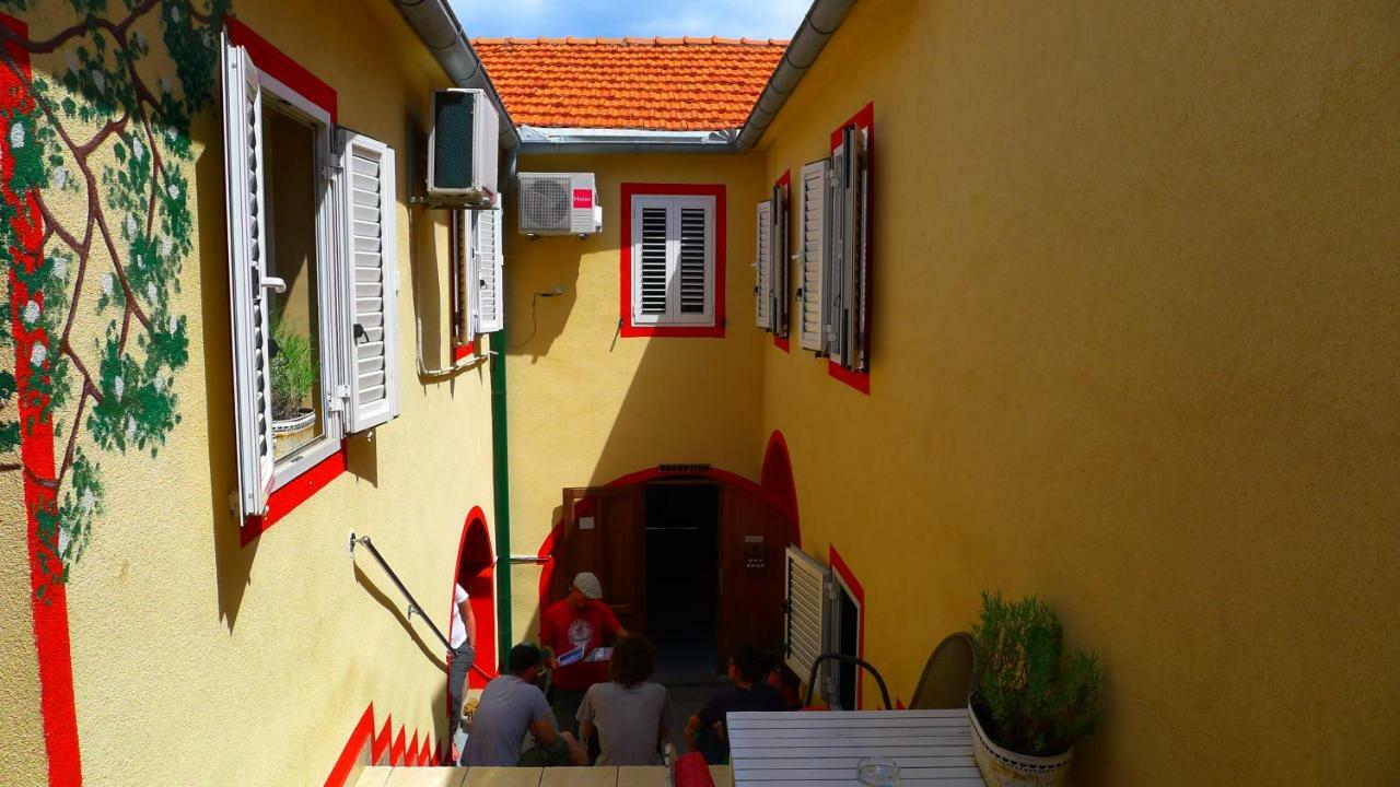 The Mellow Monkey Hostel Zadar Exterior photo